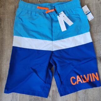 Calvin Klein sort de baie