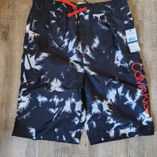 Calvin Klein sort de baie